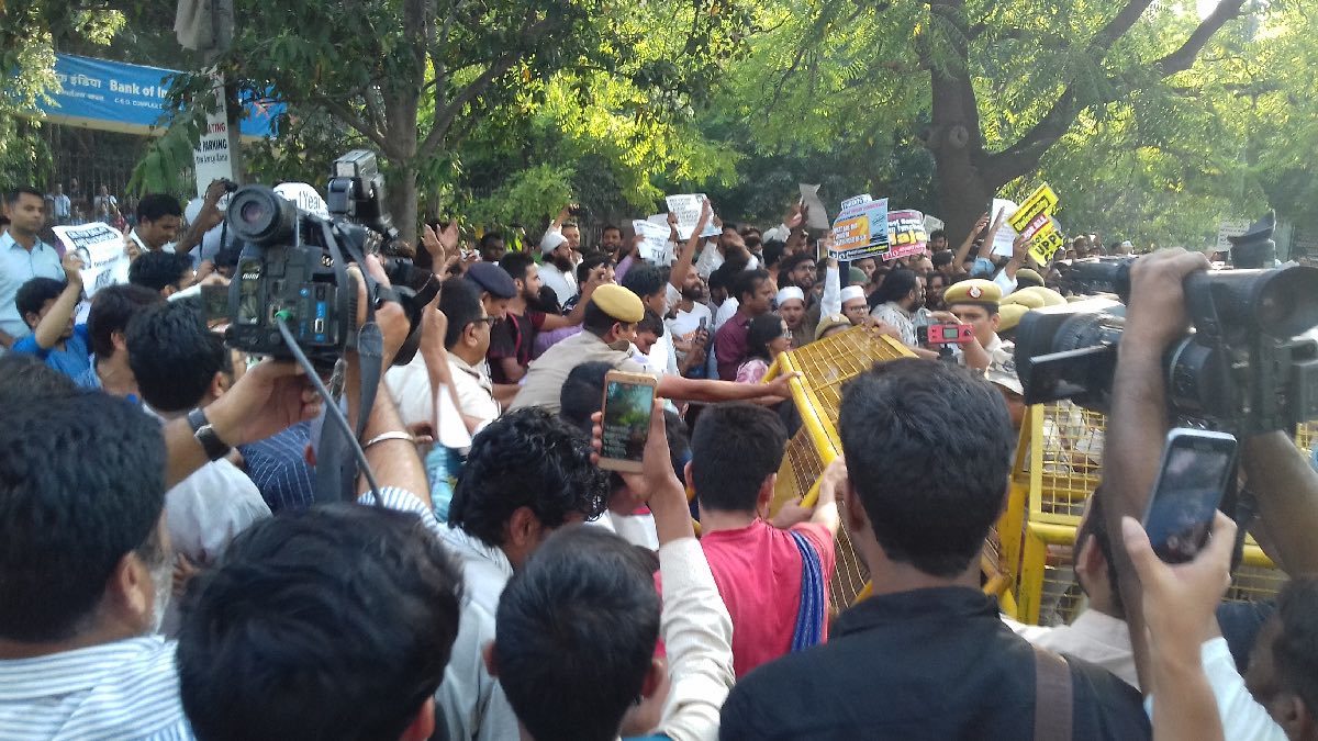 Students protest outside the CBI headquarters in New Delhi. Photo credit: Abhishek Dey Students protest outside the CBI headquarters in New Delhi. Photo credit: Abhishek Dey
