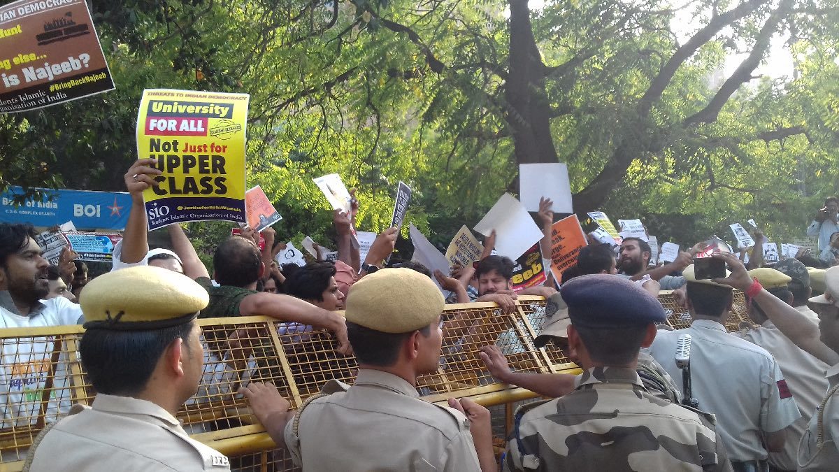 Students protest outside the CBI headquarters in New Delhi. Photo credit: Abhishek Dey Students protest outside the CBI headquarters in New Delhi. Photo credit: Abhishek Dey